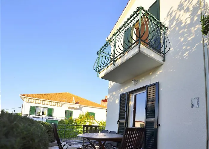 Cosy With Garden Terrace Trogir