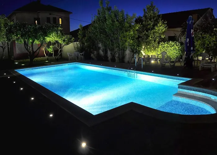 Cosy With Garden Terrace * Trogir