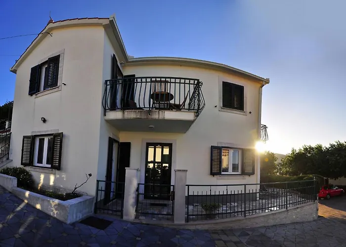 Cosy With Garden Terrace Trogir