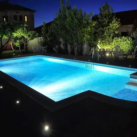 Cosy With Garden Terrace * Τρογκίρ