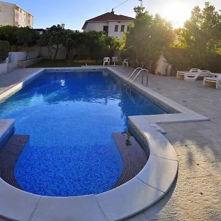 Cosy With Garden Terrace