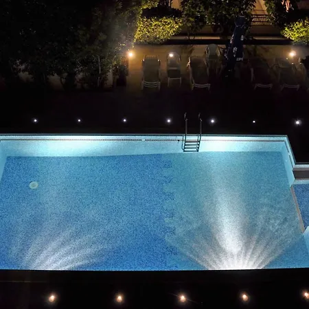 Cosy With Garden Terrace Lägenhet