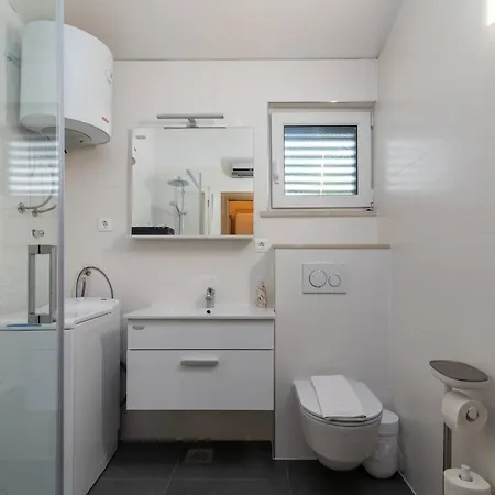 Cosy With Garden Terrace Τρογκίρ