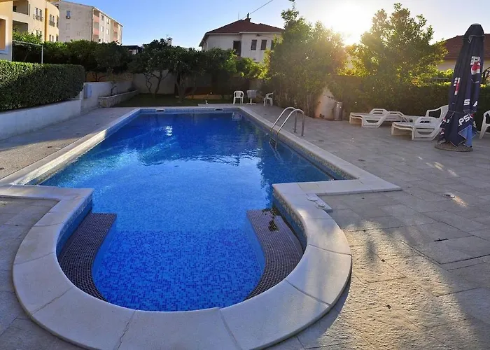 Cosy With Garden Terrace