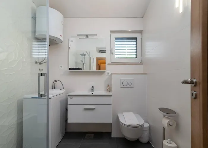 Cosy With Garden Terrace Trogir