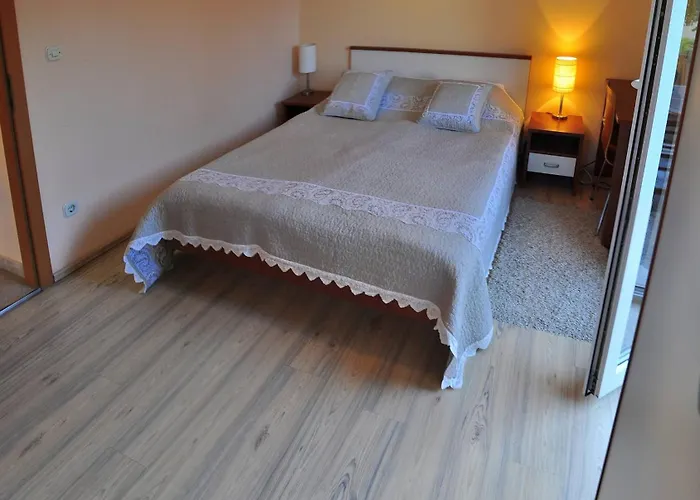 Cosy With Garden Terrace